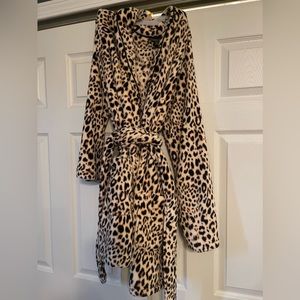 Victoria Secret Leopard Print Robe. Women’s. Medium/Large